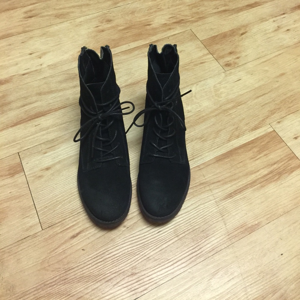Steve Madden bootie 6.5 black suede