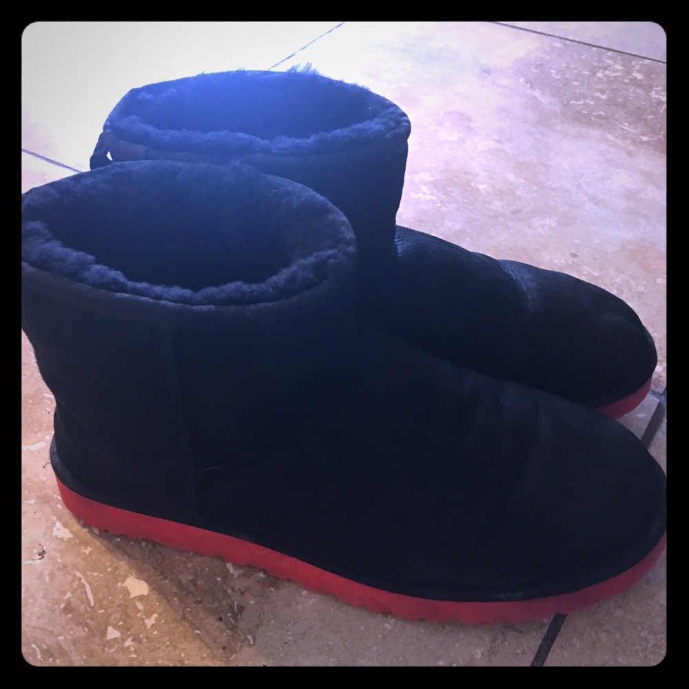 Black Uggs 😊