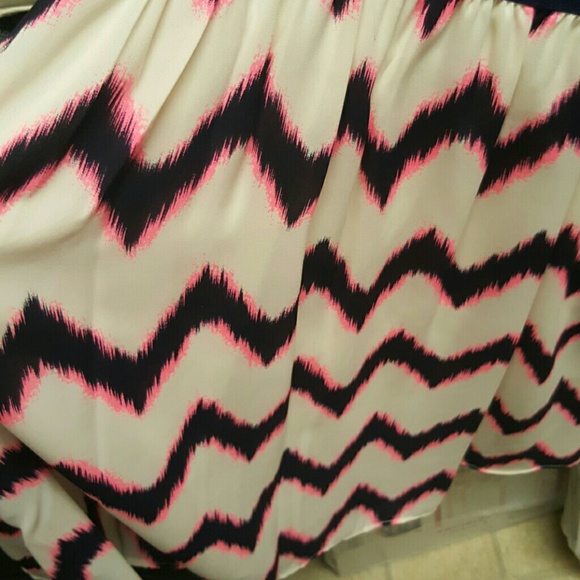 ๐Only L Left๐ Blue, Pink and Cream Chevron Dress - Picture 3 of 3
