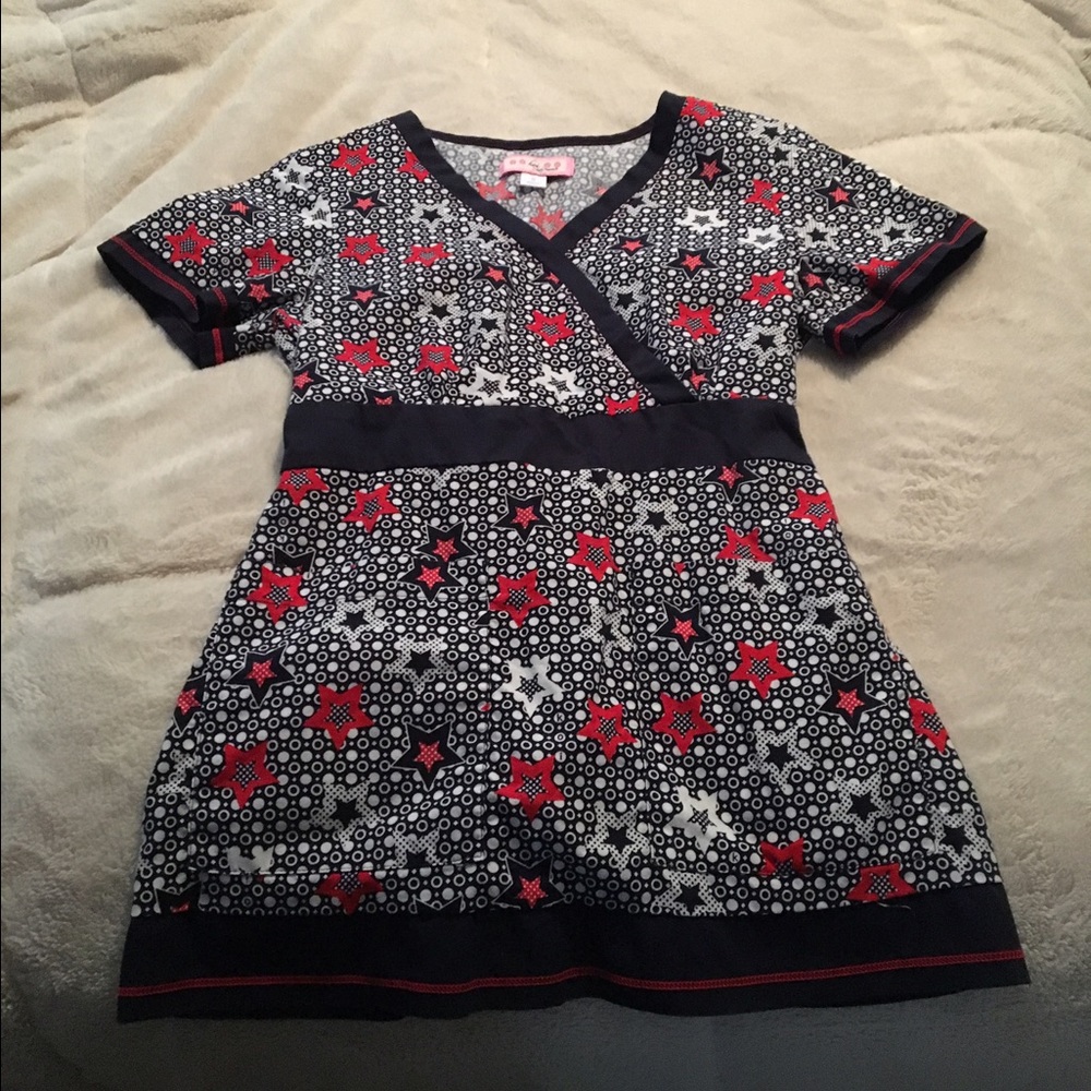 KIO small scrub top