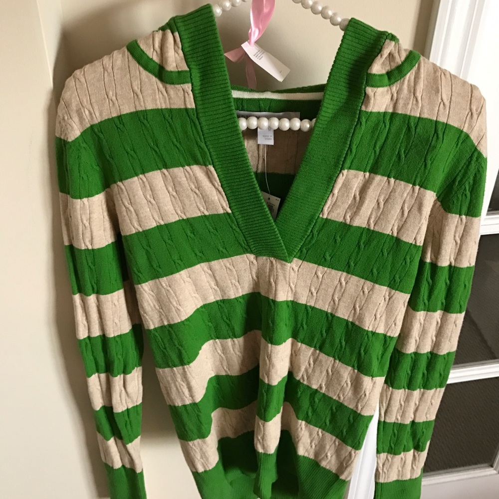 🛍Old Navy V-Neck Sweater NWT