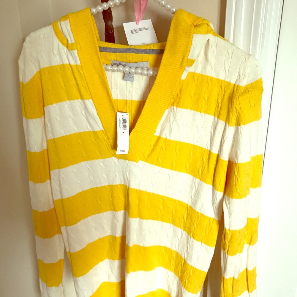 🛍Old Navy V-Neck Sweater NWT