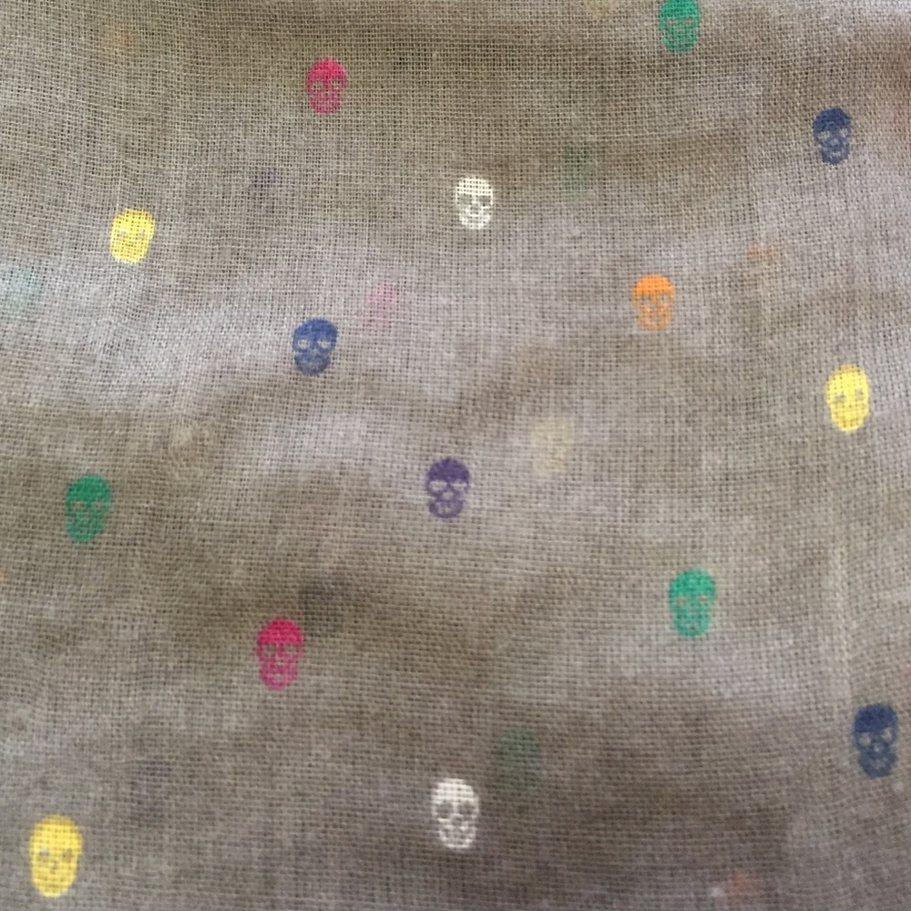 Multicoloured skull scarf 💀