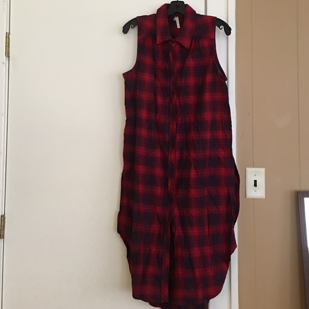 Long sleeveless plaid dress/ shirt