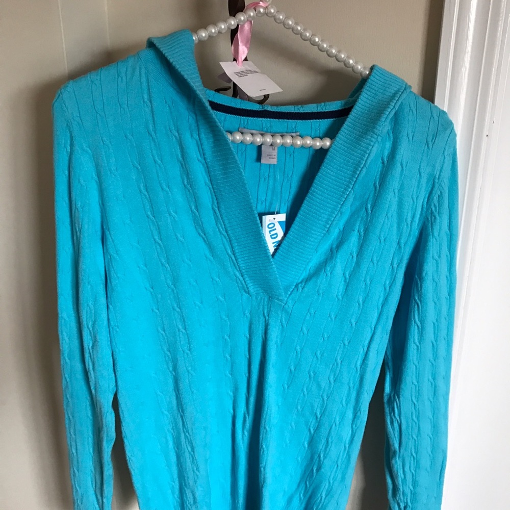 🛍Old Navy V-Neck Sweater NWT