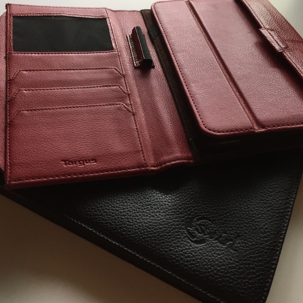 Targus and swirl brand case