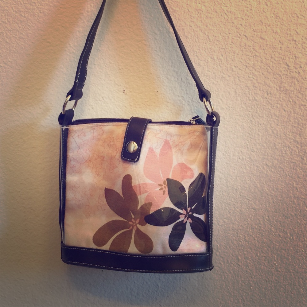 aura science makeup bag