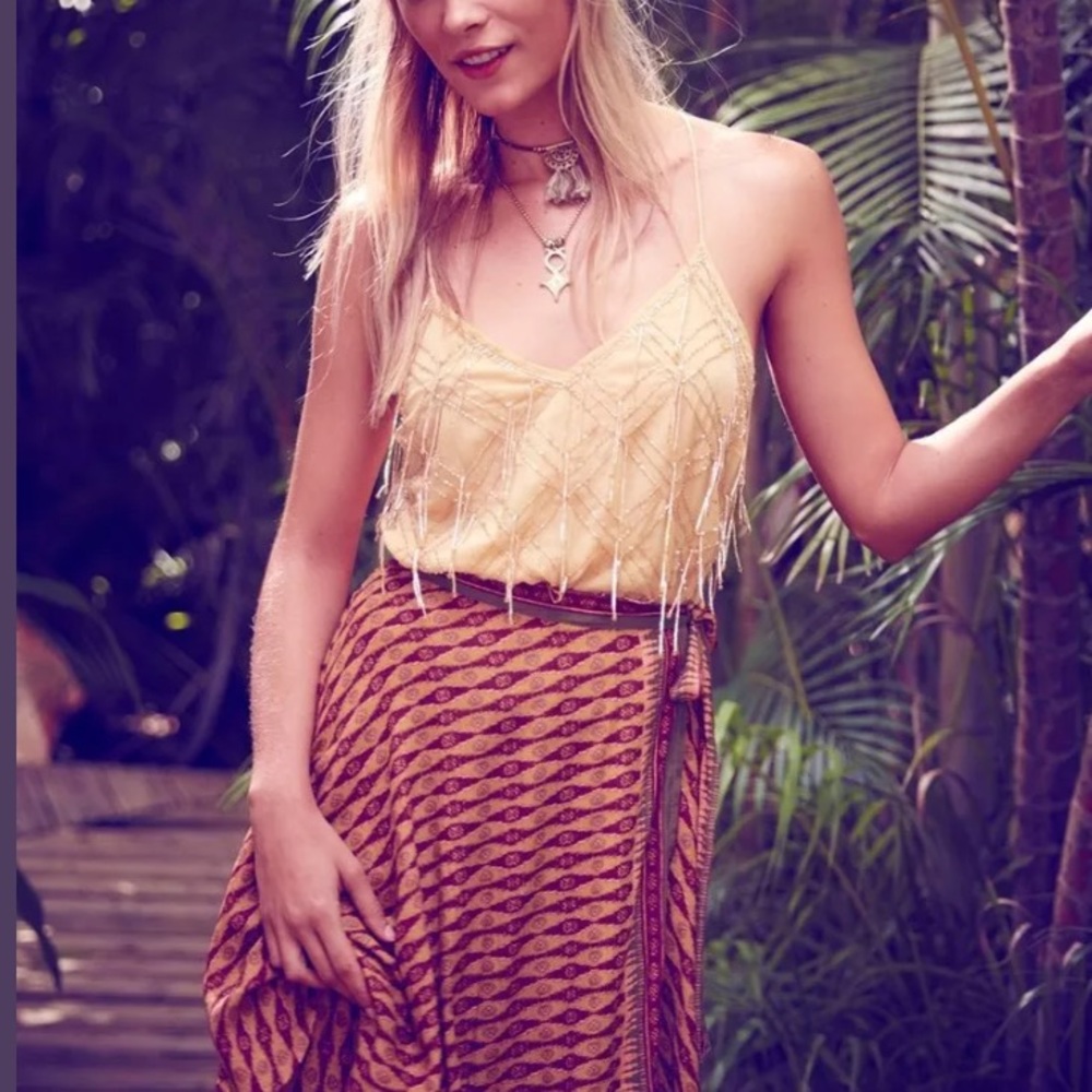 FIRM🎯FREE PEOPLE New Medium Beaded Open Back Top