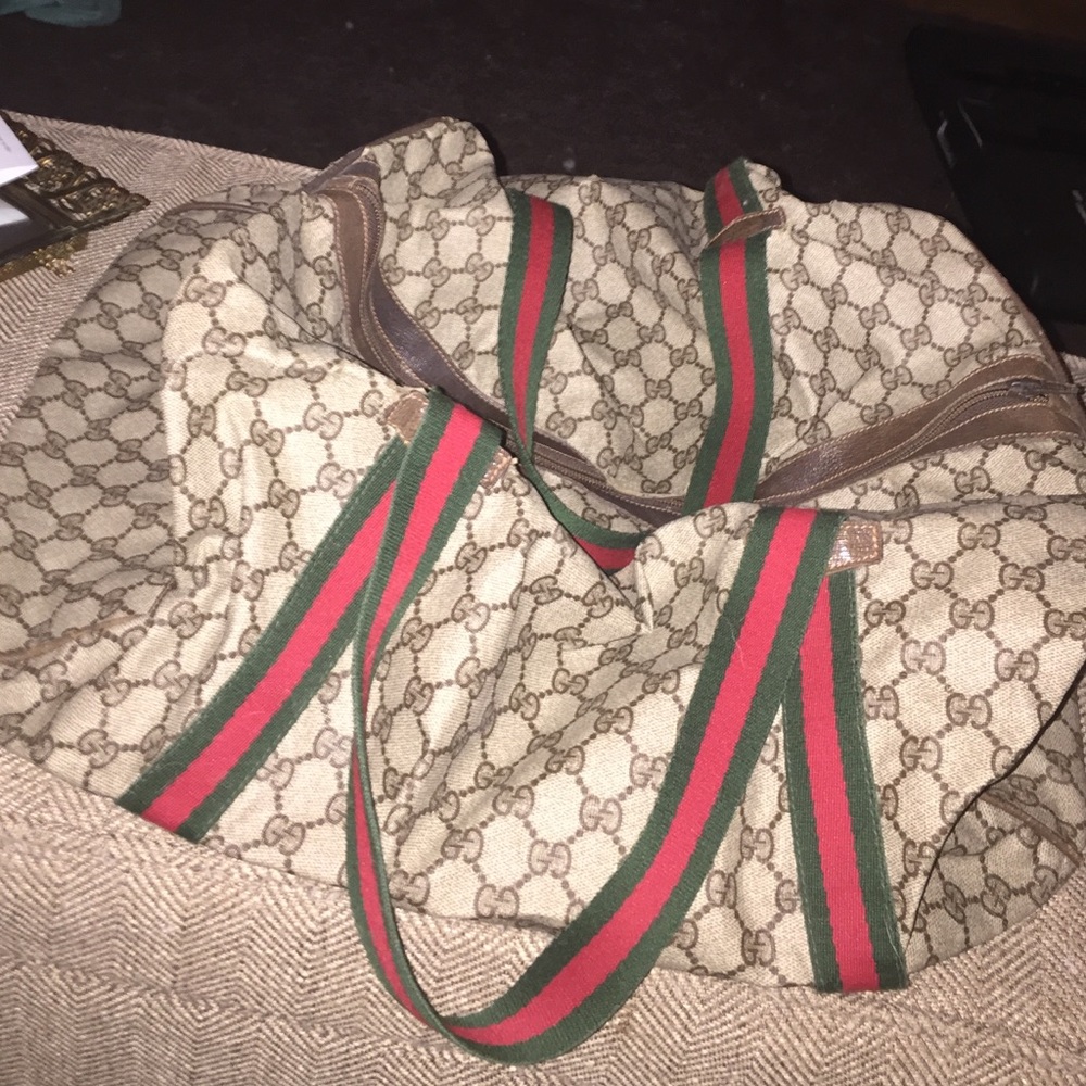 Make an OFFER (: Authentic Gucci bag from Italy