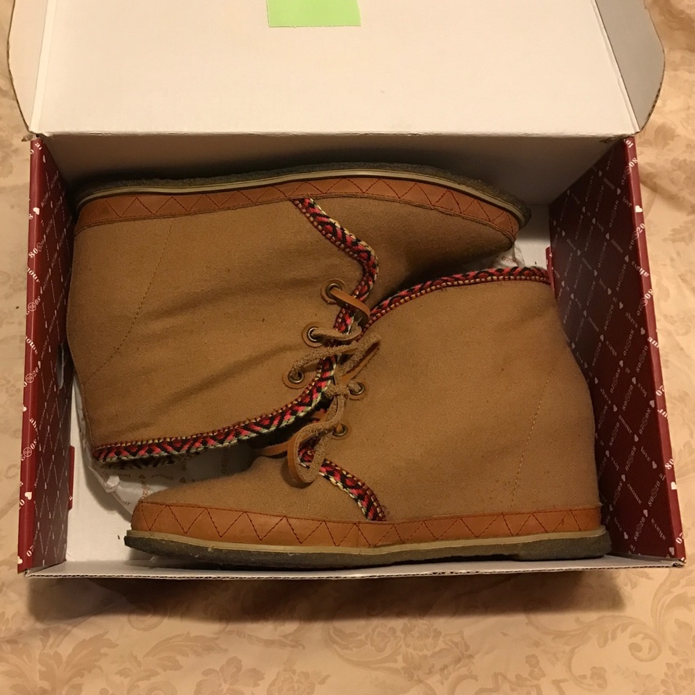80%20 hidden wedge shoes.