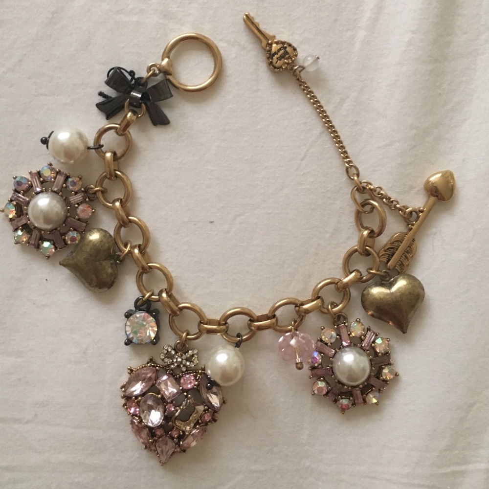 BETSEY JOHNSON CHARM BRACELET