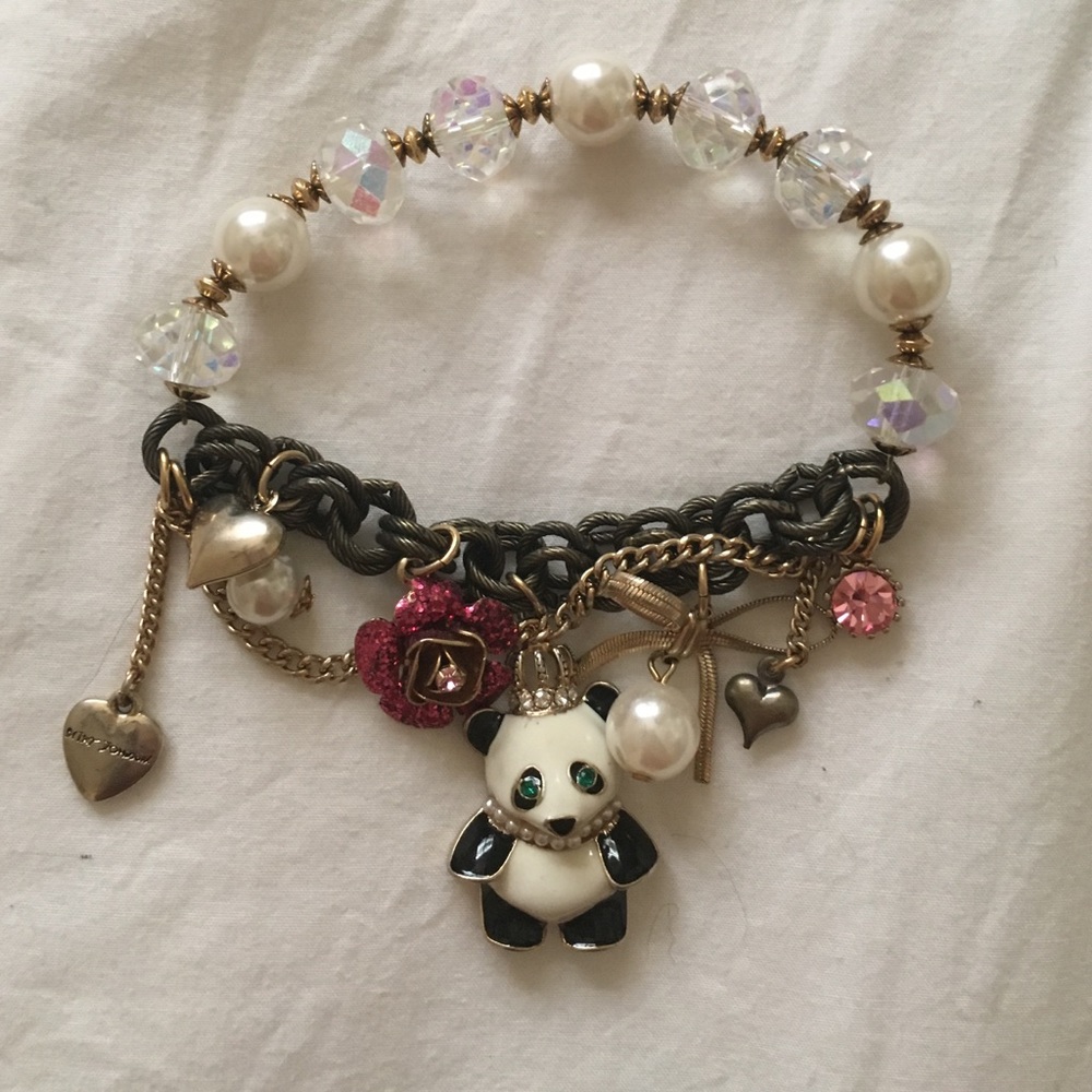 BETSEY JOHNSON CHARM BRACELET