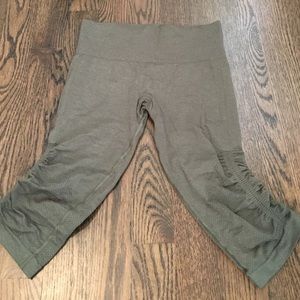 Lulu lemon Flow and go crop