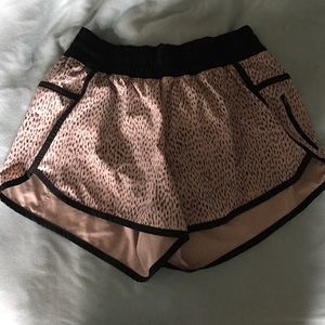 Lululemon tracker shorts