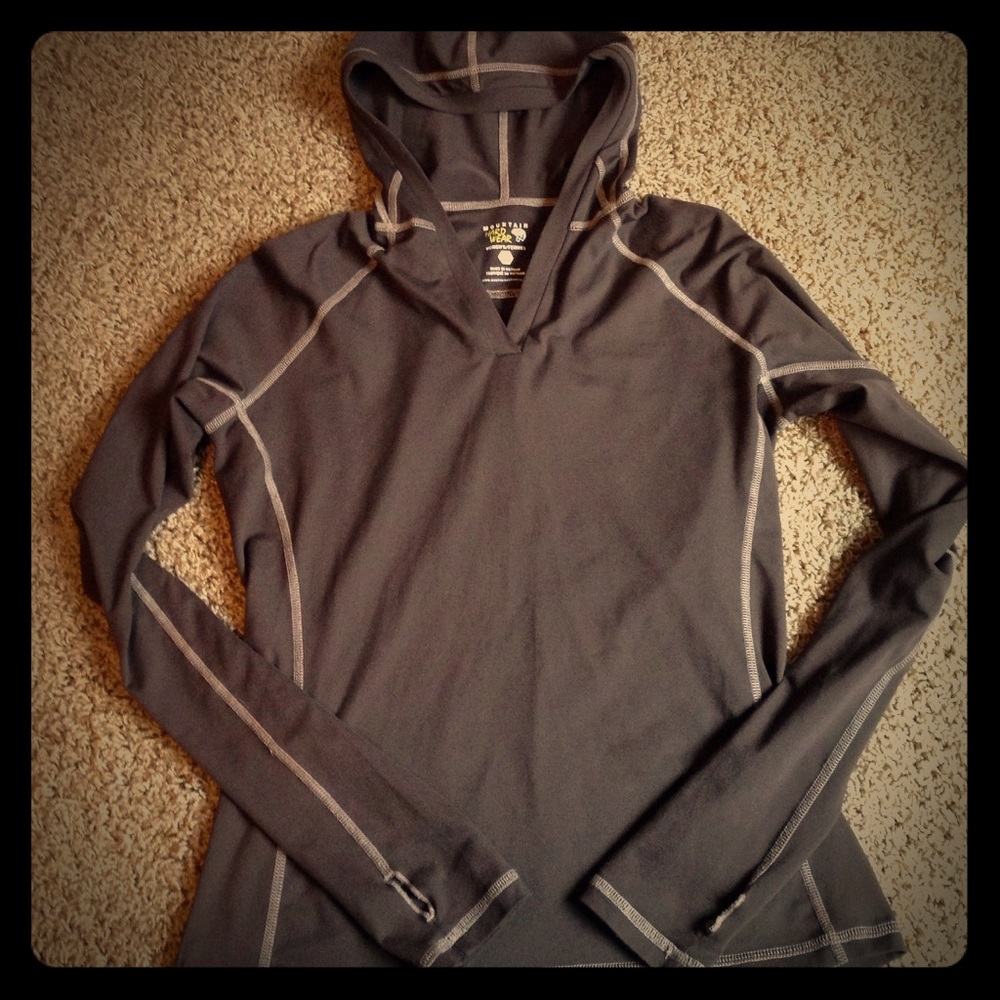 🌲EUC Mountain Hard Ware Hooded Base-layer (S)🌲