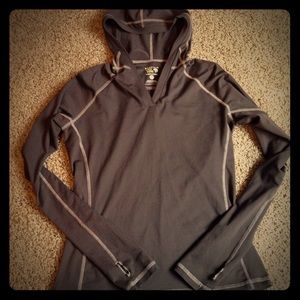 🌲EUC Mountain Hard Ware Hooded Base-layer (S)🌲