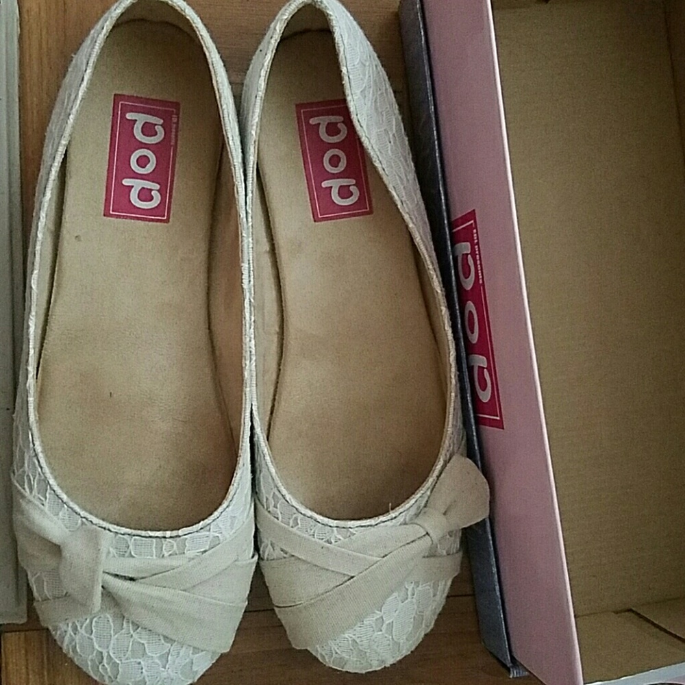 Pop memory foam flats