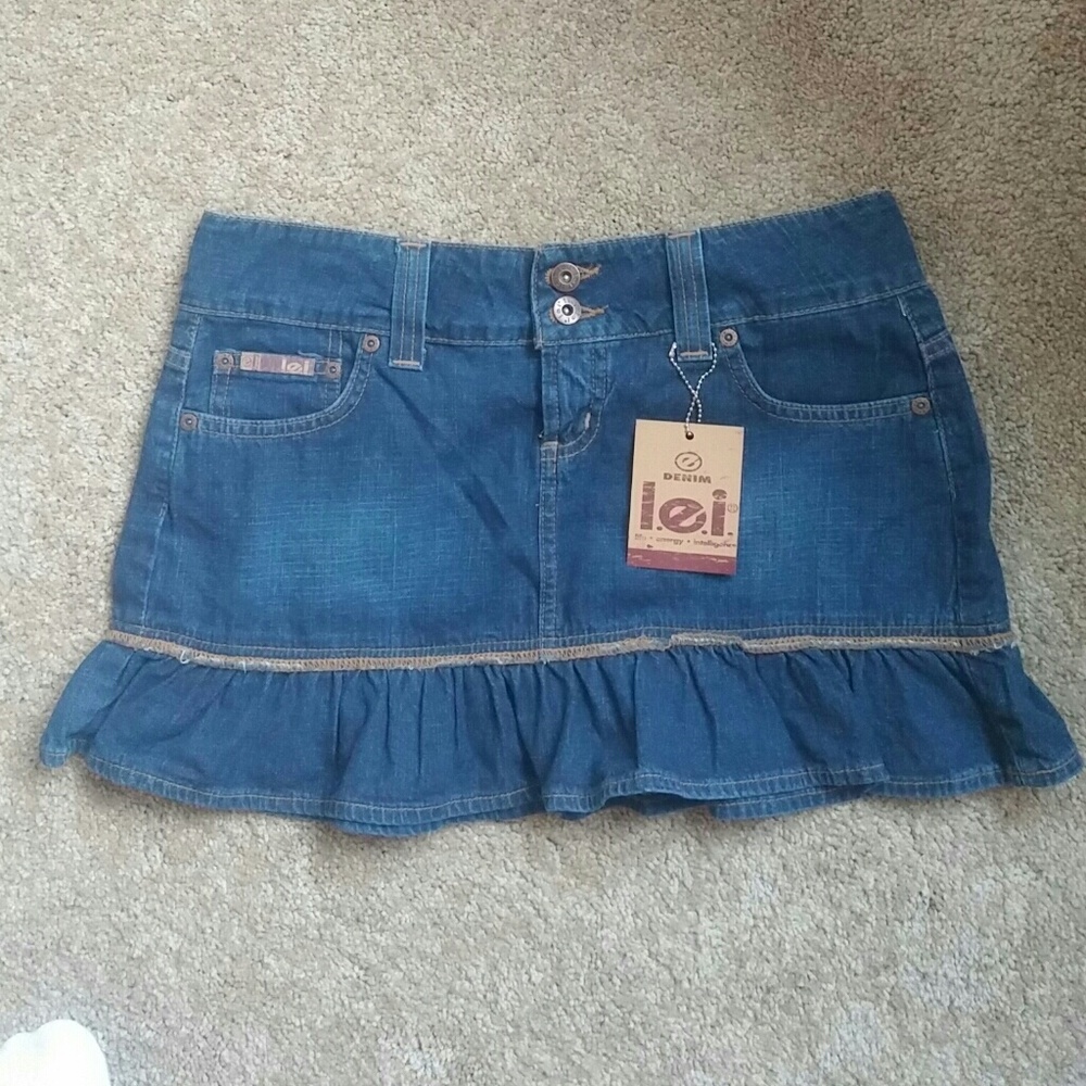l.e.I. denim ruffle skirt