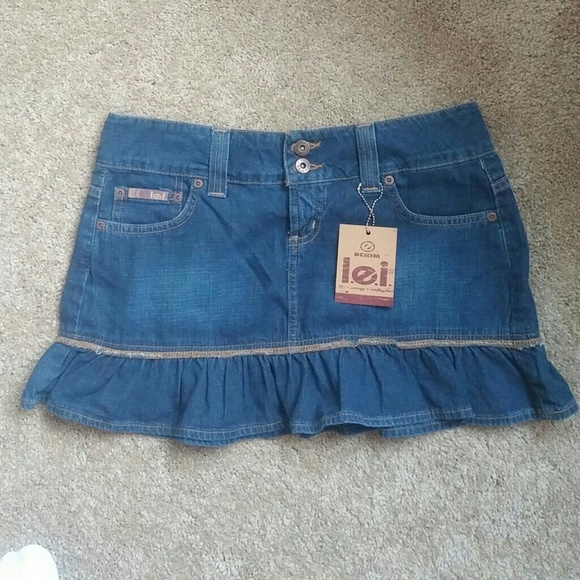 l.e.I. denim ruffle skirt - Picture 1 of 3