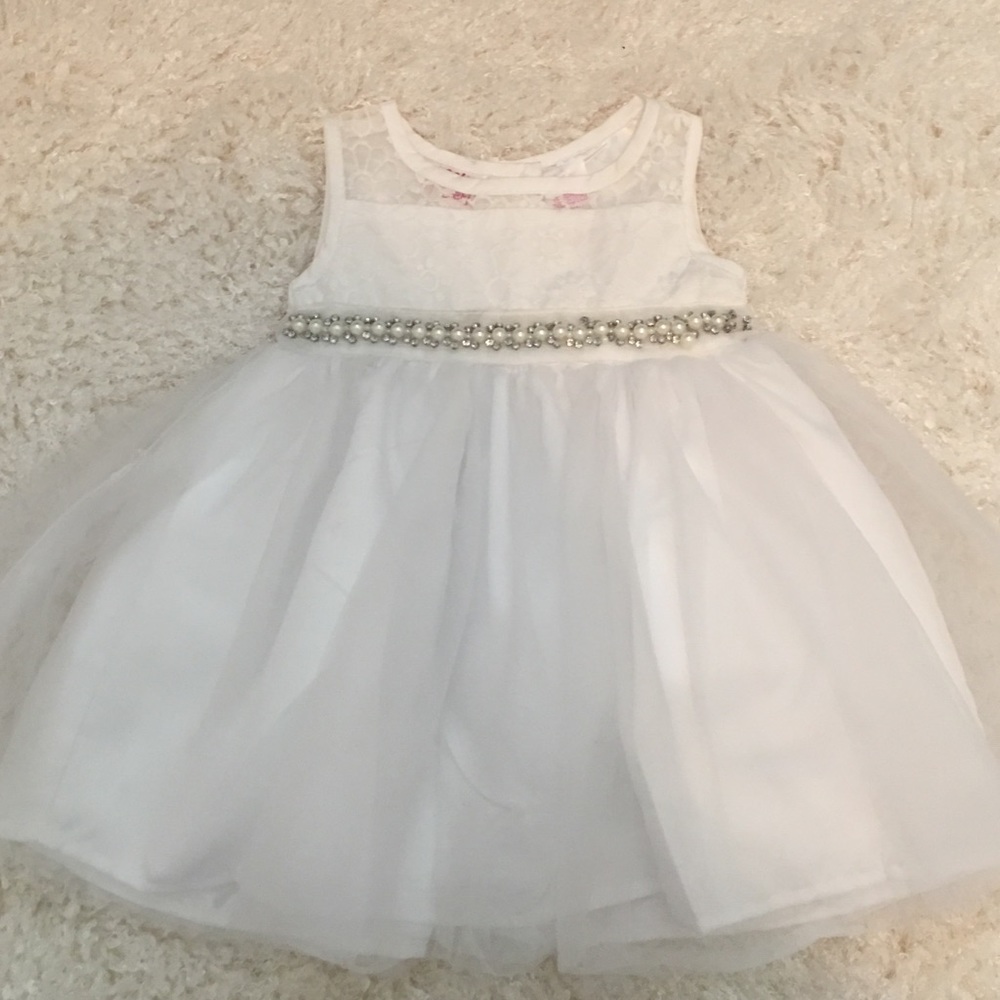 Formal baby girl white dress in 6/9 months