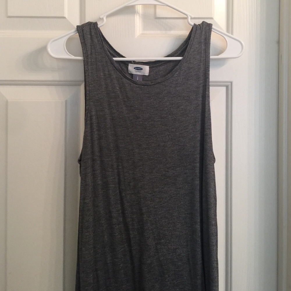 2 Old navy sz L muscle tee longer length