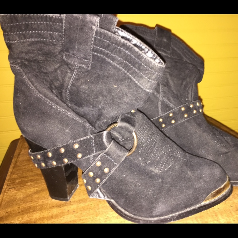 Cute black booties with gold stud detail 🌟