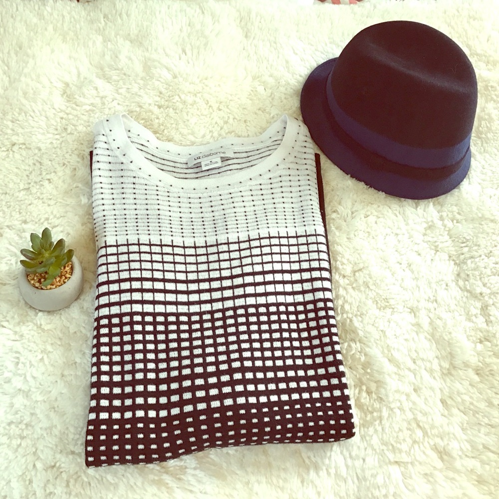 SOLD LIZ CLAIBORNE Sweater Size: M 💯 % Cotton