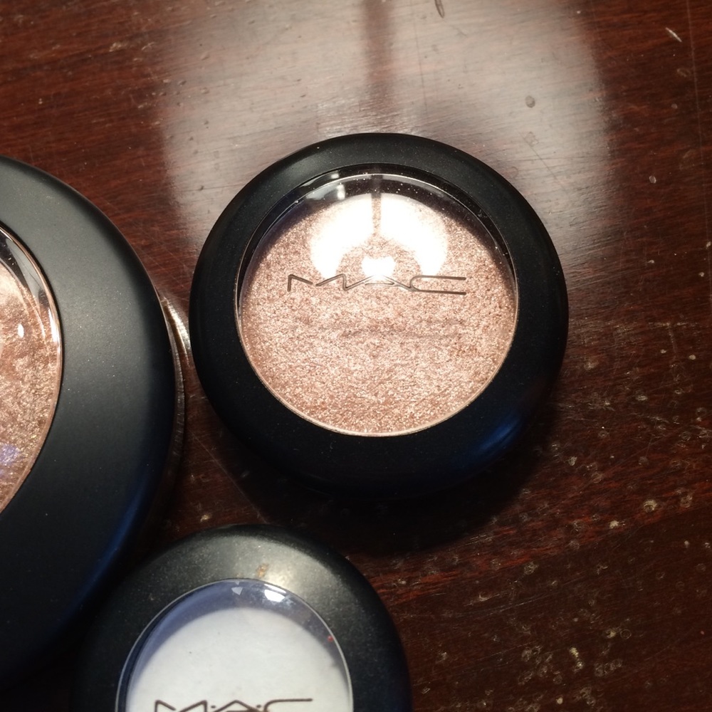 MAC Pressed Pigment