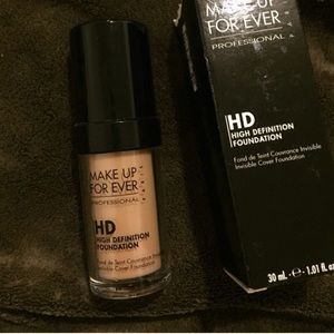 Makeup Forever HD Foundation #127