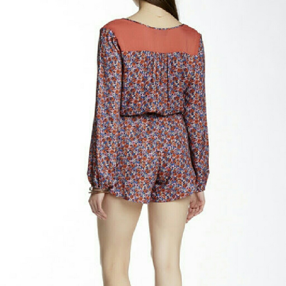 Sienna long sleeve floral romper Large $firm - Picture 2 of 6