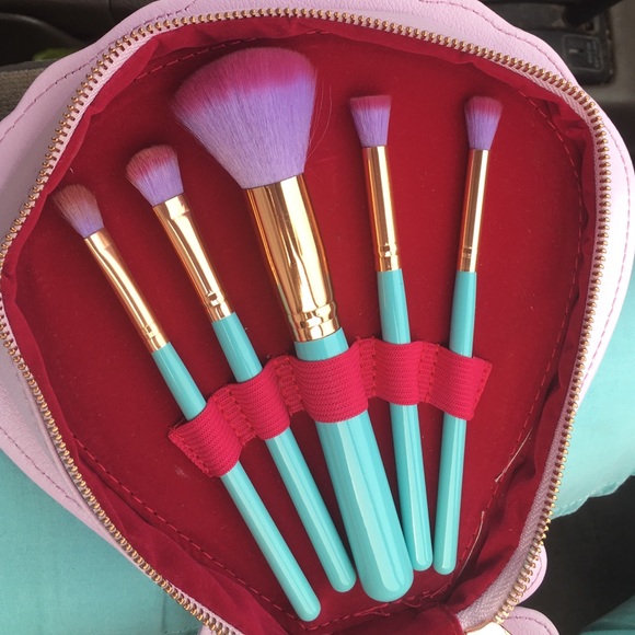 New clamshell case makeup brushes - Picture 2 of 4