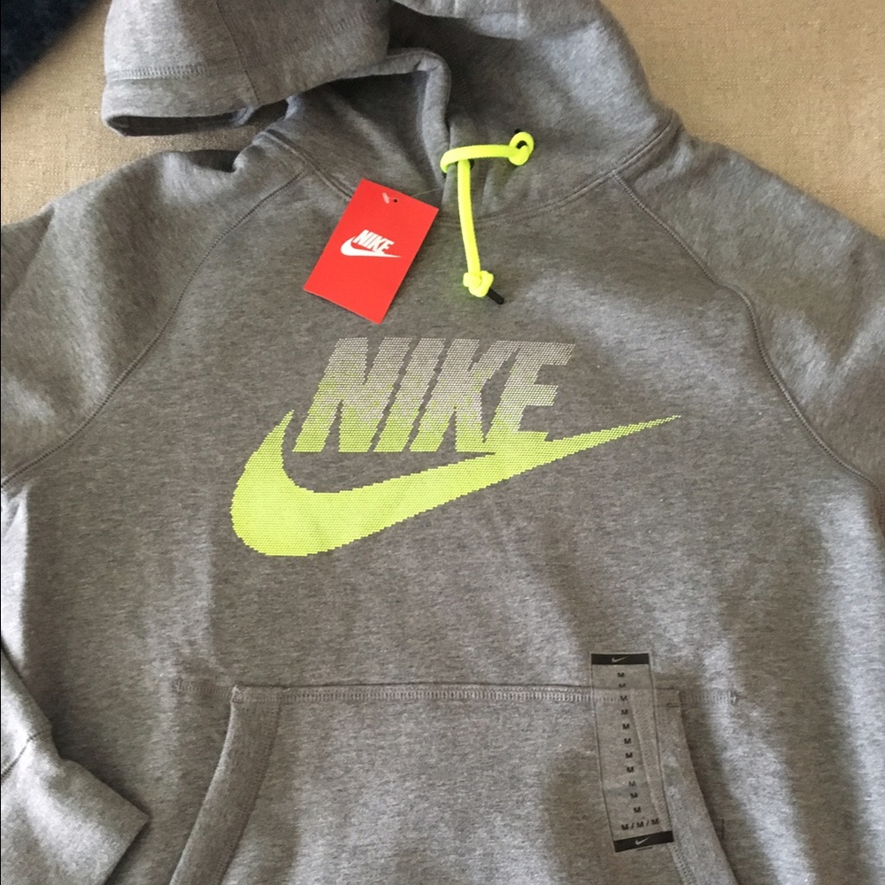 Retail $75! Nike Pullover/hoodie