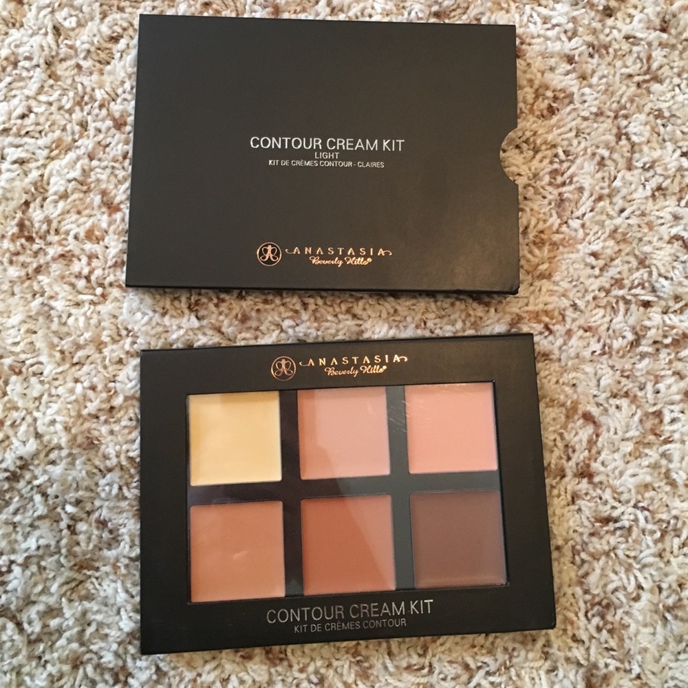 The Anastasia Beverly Hills Contour Cream Kit!!