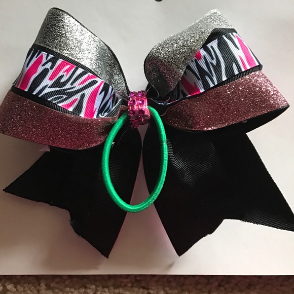 Cheer bow🎀 - Picture 2 of 2