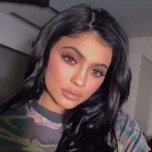 Meet your Posher, Queen