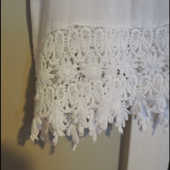 Cute Feminine Top - Picture 2 of 2