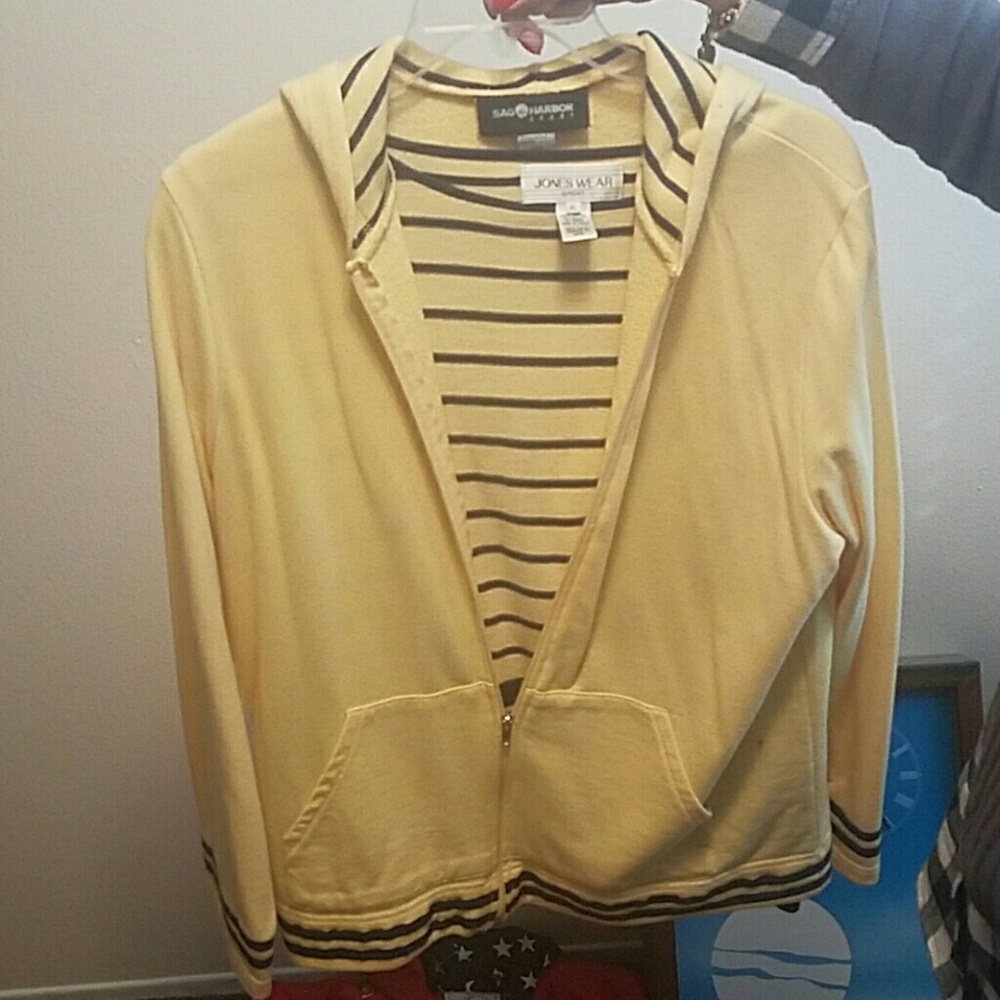 Sag Harbor Sport zip up sweatshirt with hood.