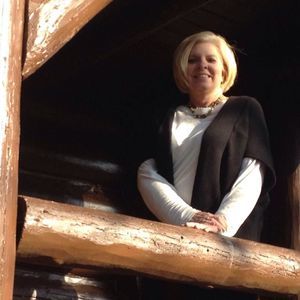 Meet your Posher, Cynthia