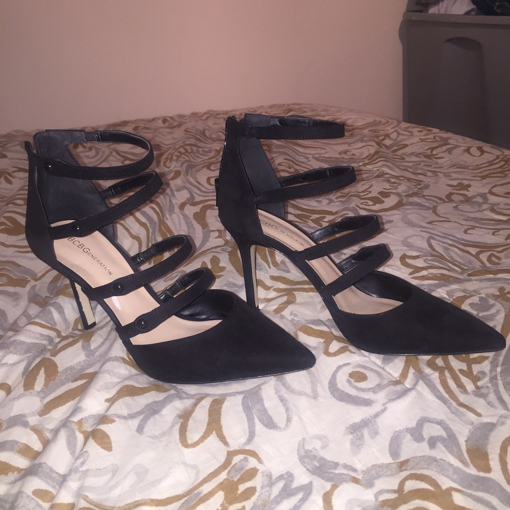 Black pumps