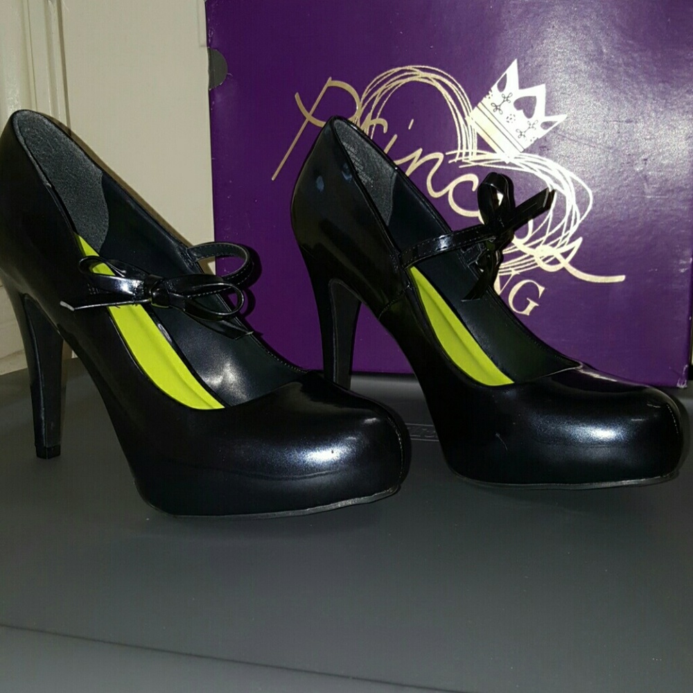 Vera Wang princess heels