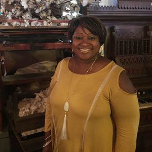 Meet your Posher, Cassandra