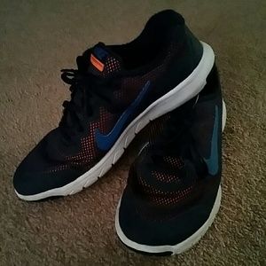 Nike gym shoes