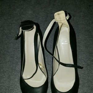 Women's scrappy heels