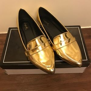 BRAND NEW! gold flats