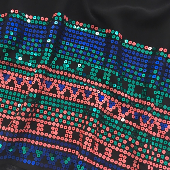 SEQUIN MESH PANEL CROP TOP - Picture 2 of 4