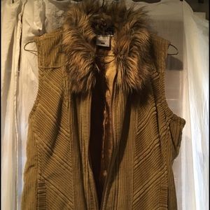Corduroy zip vest with fur collar