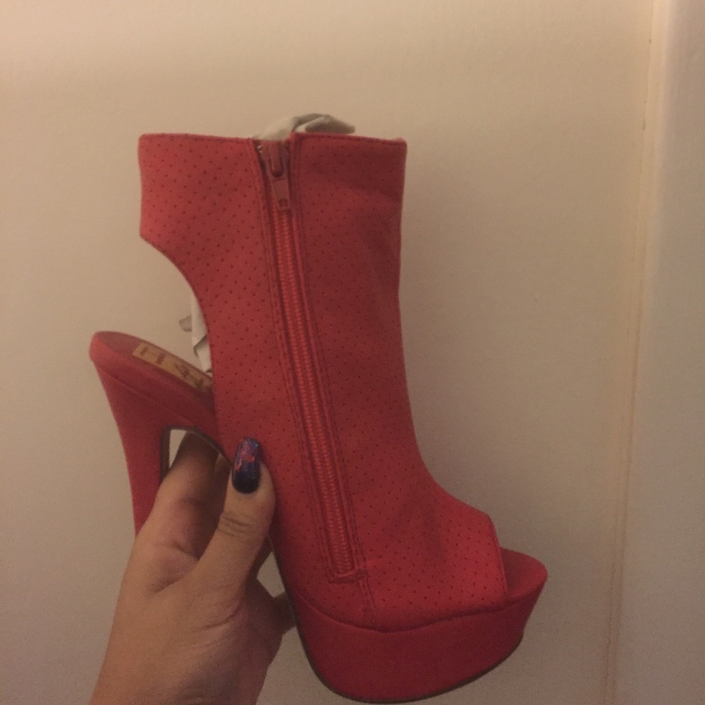 Shoes - Picture 4 of 5