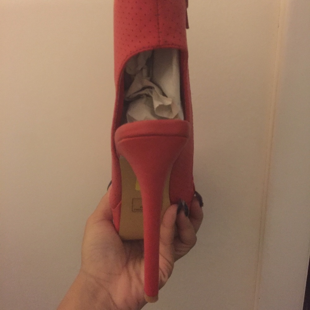 Shoes - Picture 5 of 5