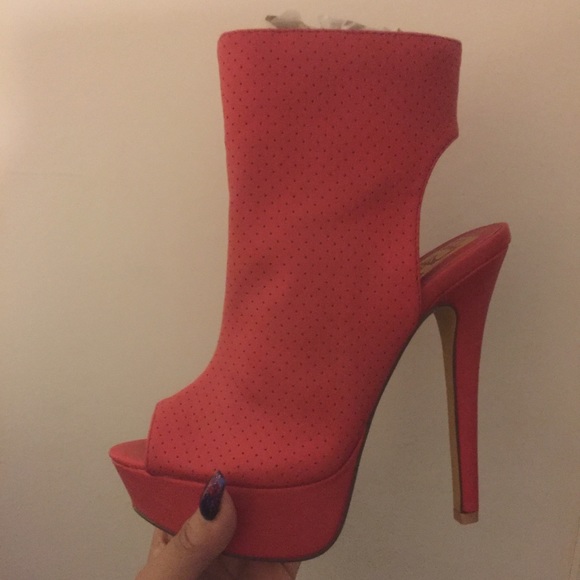 Shoes - Picture 2 of 5