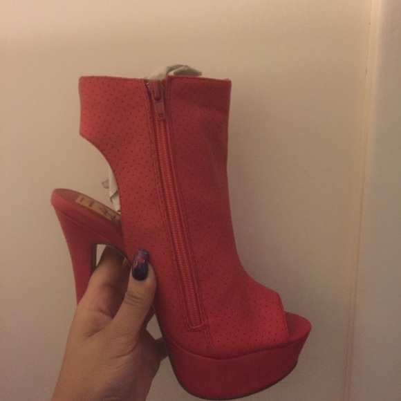 Shoes - Picture 4 of 5